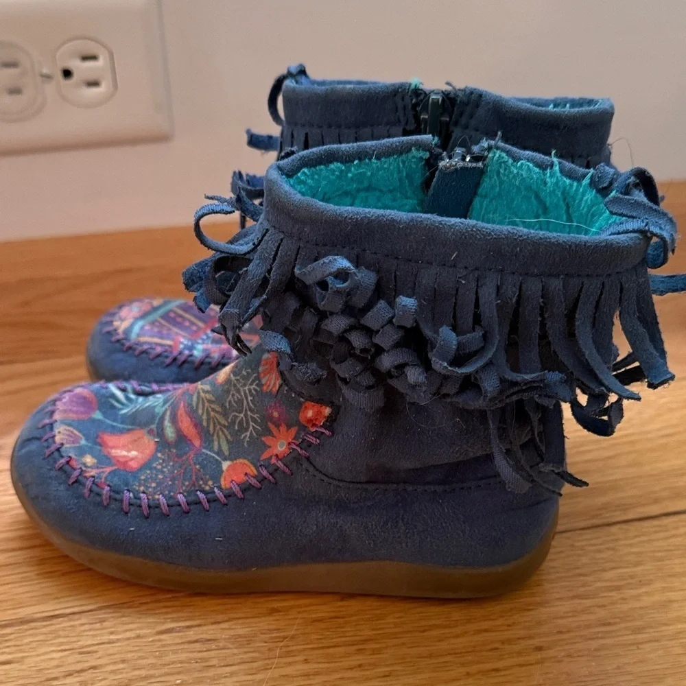 Chooze Kids Moccasins with Blue and Multicolor Design